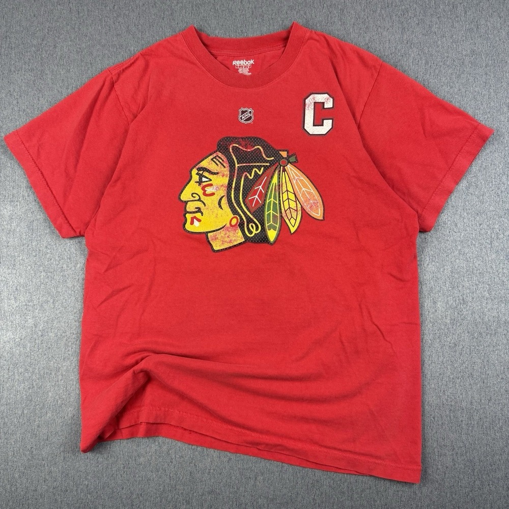Reebok Chicago Blackhawks Men's Large Jonathan Toews #19 NHL Red T Shirt Faded